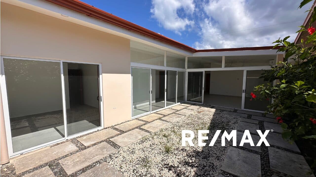 3-Bedroom Home in Gated Community, photo 10