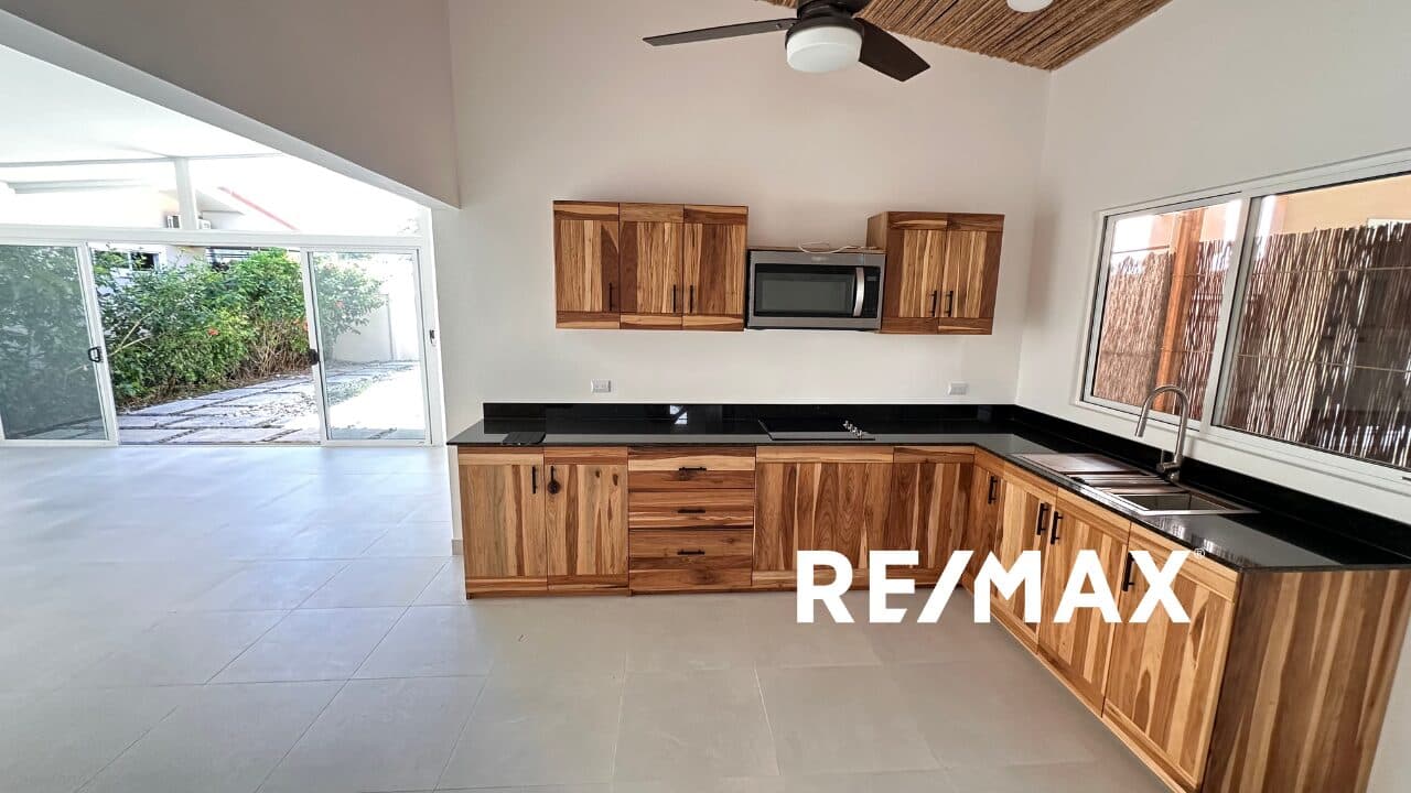 3-Bedroom Home in Gated Community, photo 3