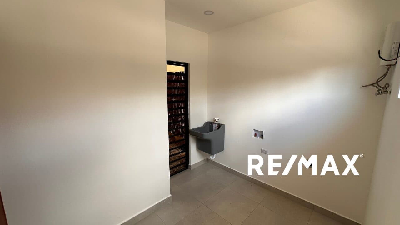 3-Bedroom Home in Gated Community, photo 8