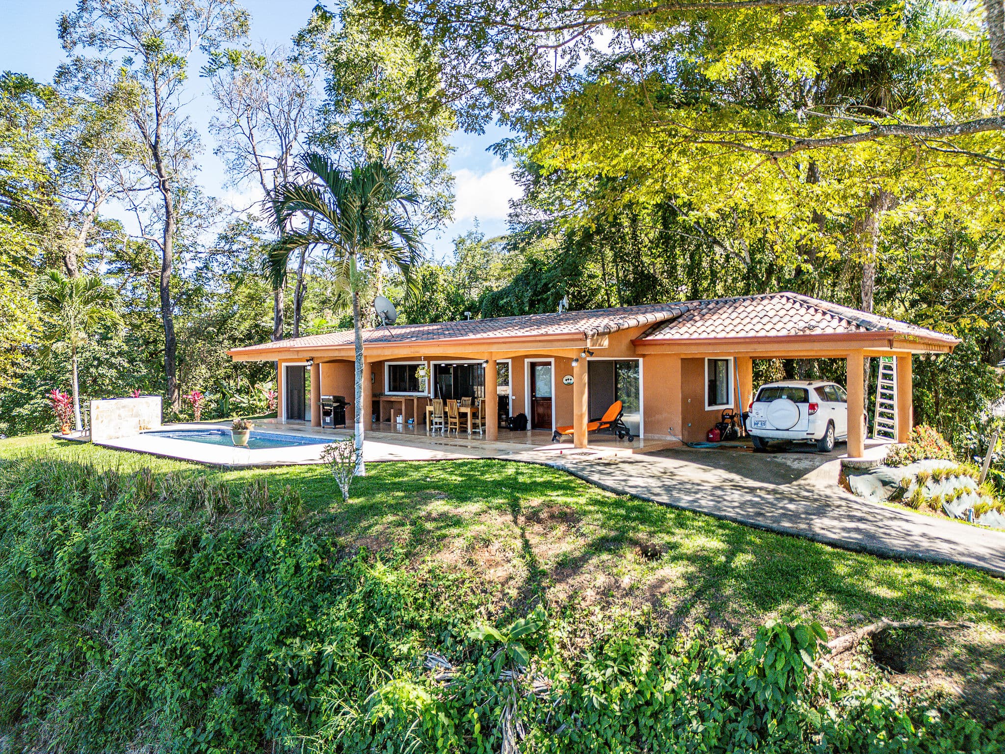 Unobstructive Ocean and Mountain Views