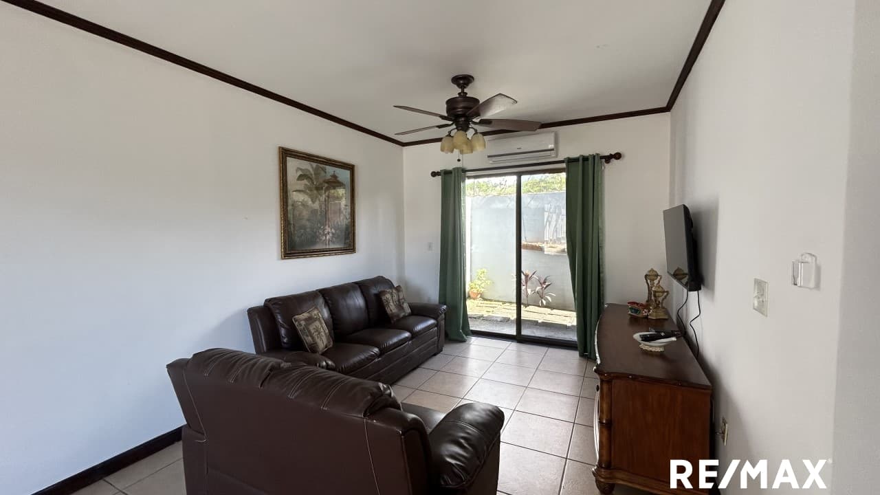Investment Property in the Heart of Jacó — 5 Townhouse Apartments with Pool and Tiki Bar, photo 2