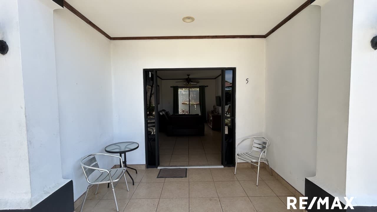 Investment Property in the Heart of Jacó — 5 Townhouse Apartments with Pool and Tiki Bar, photo 3