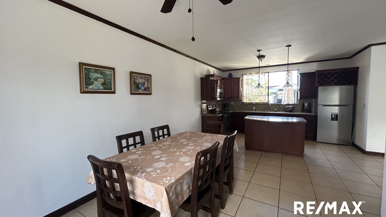 Investment Property in the Heart of Jacó — 5 Townhouse Apartments with Pool and Tiki Bar, photo 5