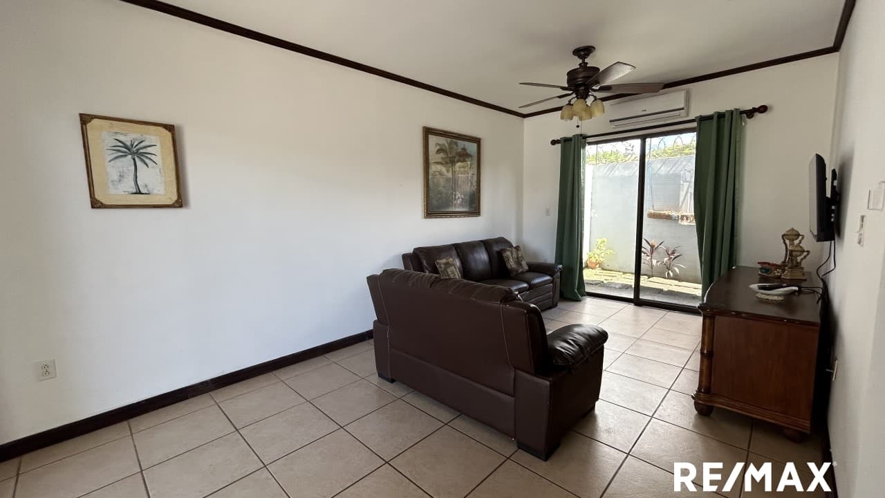 Investment Property in the Heart of Jacó — 5 Townhouse Apartments with Pool and Tiki Bar, photo 8