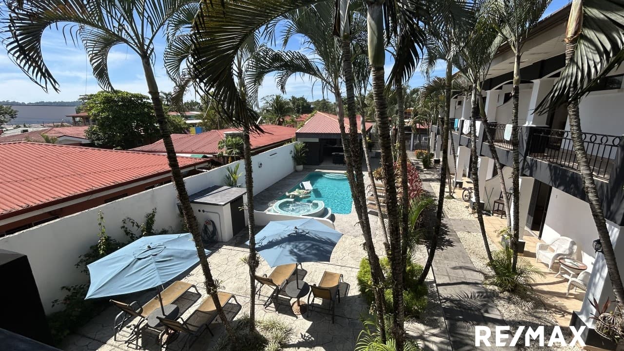 Investment Property in the Heart of Jacó — 5 Townhouse Apartments with Pool and Tiki Bar, photo 19