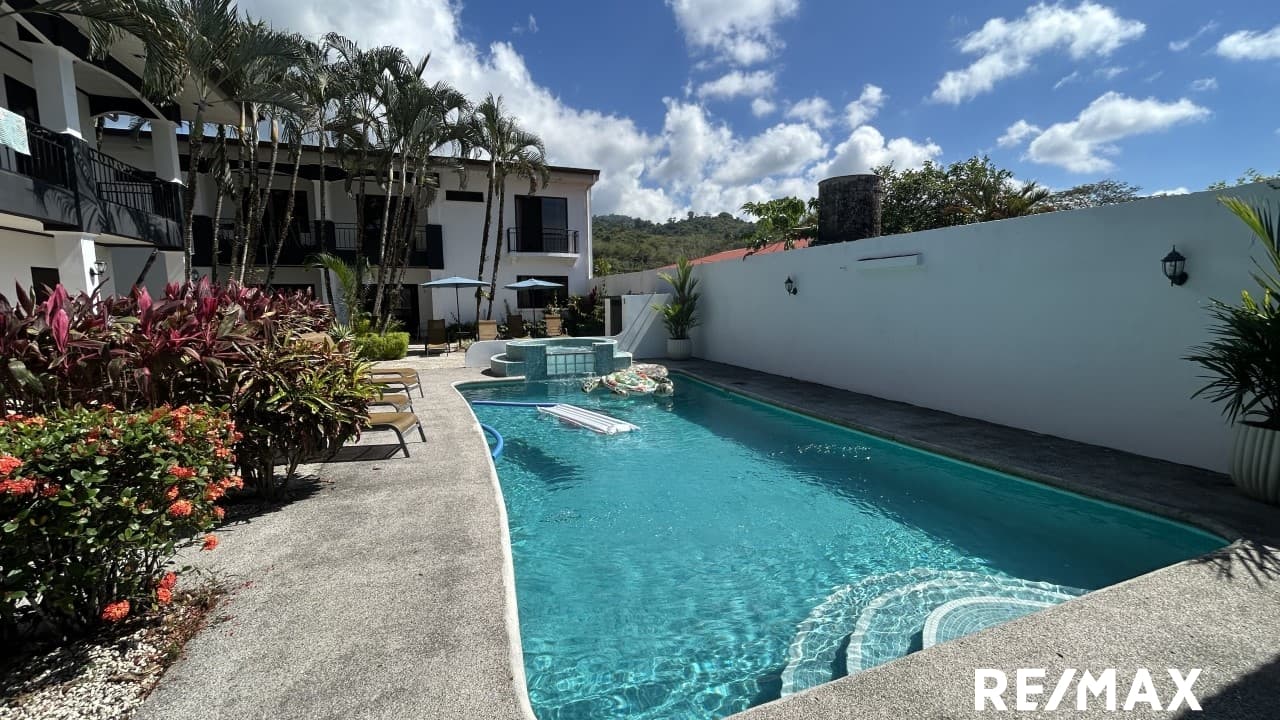 Investment Property in the Heart of Jacó — 5 Townhouse Apartments with Pool and Tiki Bar, photo 22