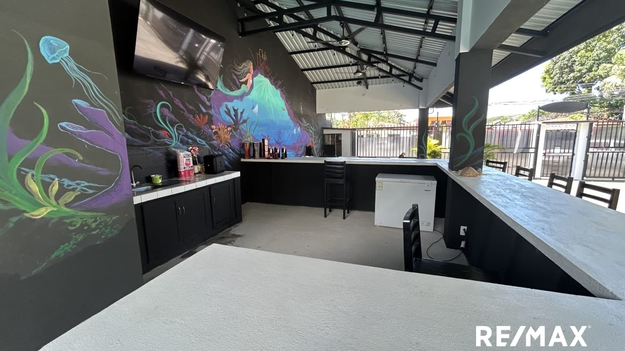 Investment Property in the Heart of Jacó — 5 Townhouse Apartments with Pool and Tiki Bar, photo 24