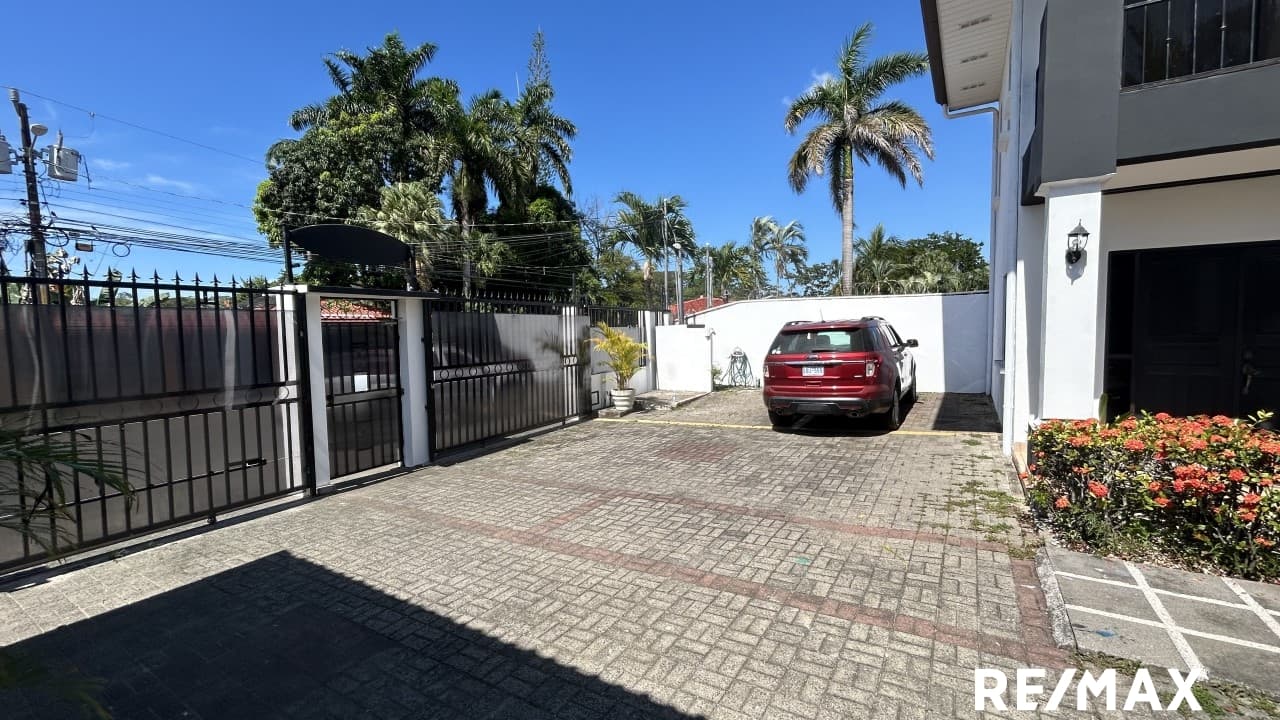 Investment Property in the Heart of Jacó — 5 Townhouse Apartments with Pool and Tiki Bar, photo 25