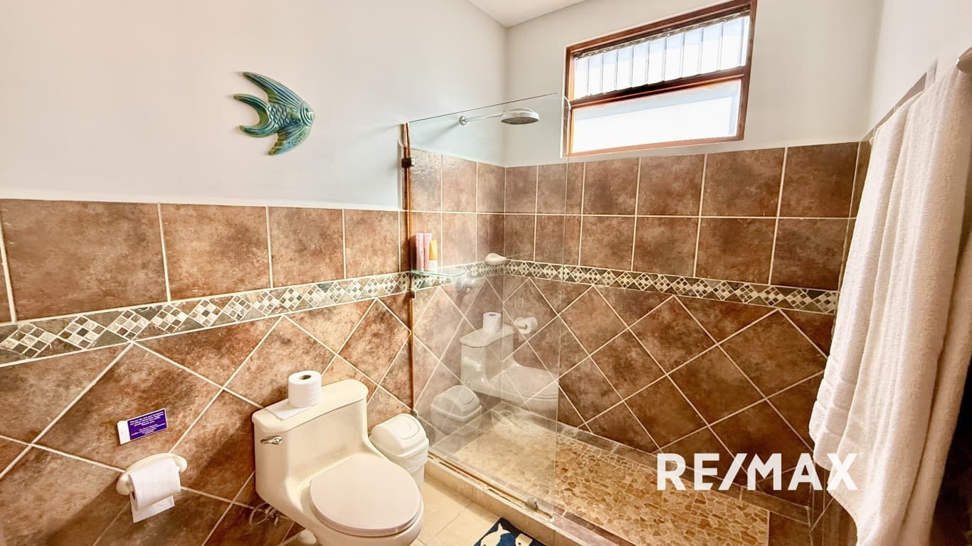 Wake Up to Waves – 3 bedrooms Beachfront Beauty in Jacó, photo 9