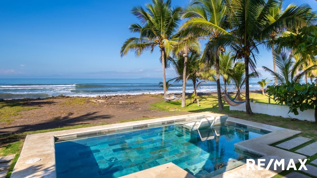 TIVIVES  Exceptional  Beachfront four berdoom  house  plus TWO guest houses