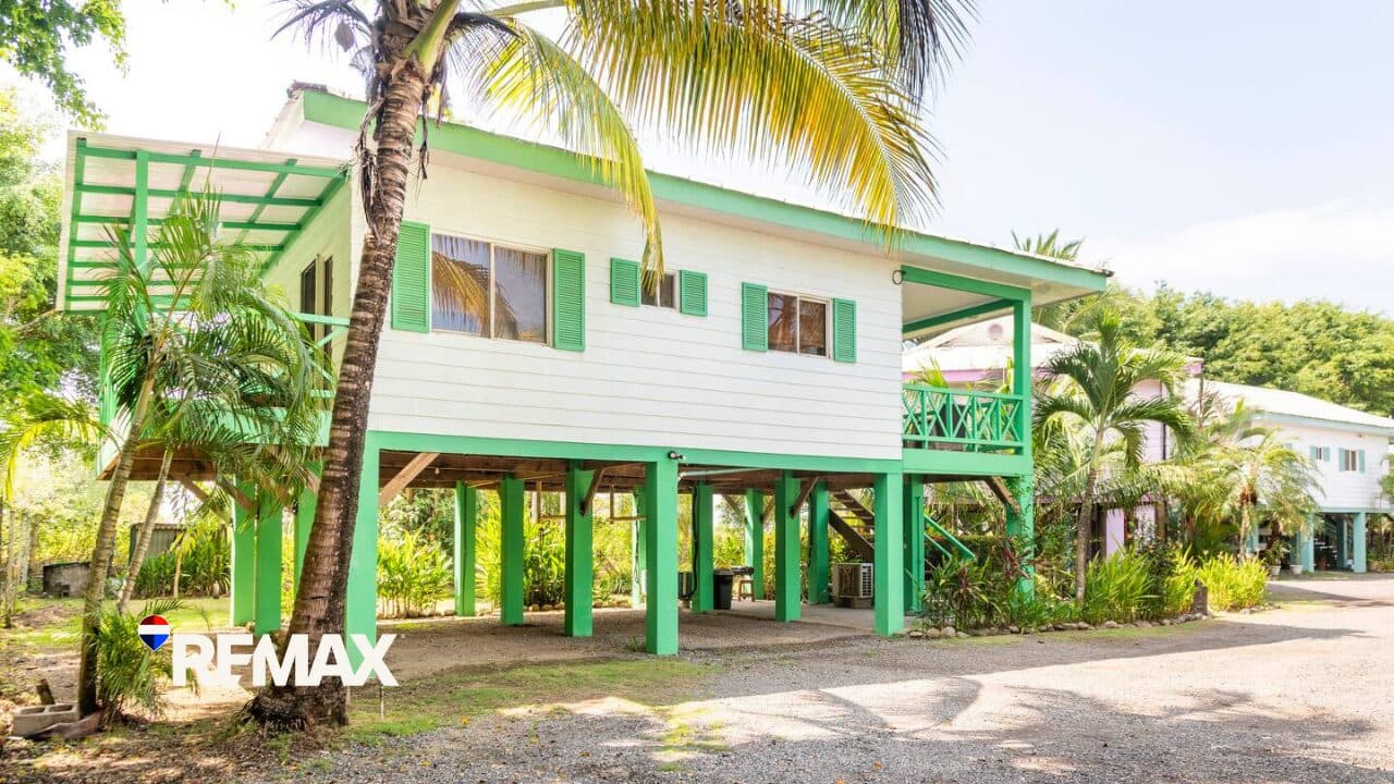 Charming Bungalow Just Steps from the Beach in Playa Hermosa, photo 3