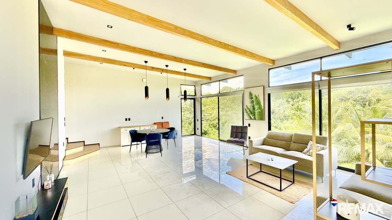 Modern Jungle Retreat
