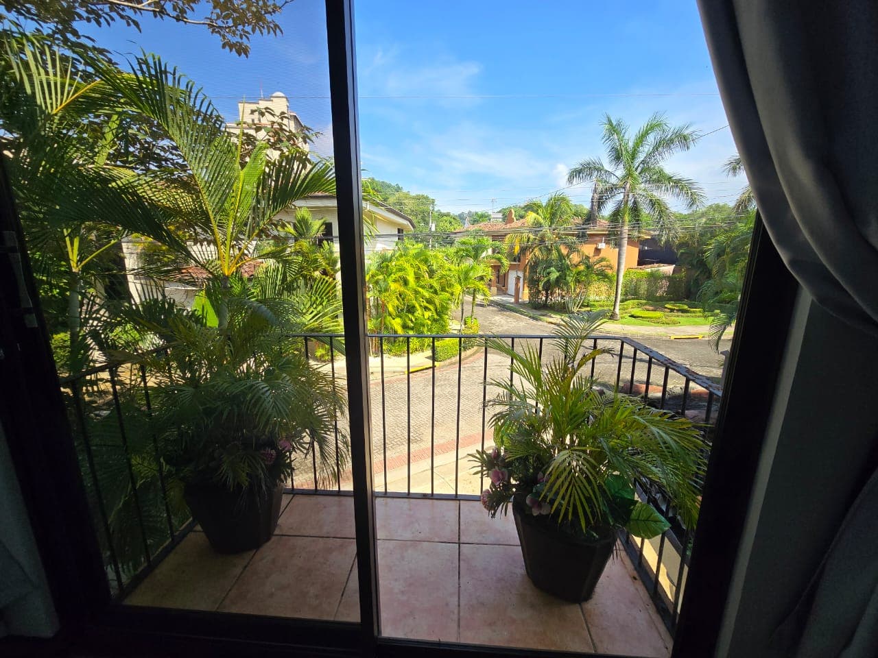 Stunning Beachfront La Flor Single-Family Home, photo 3