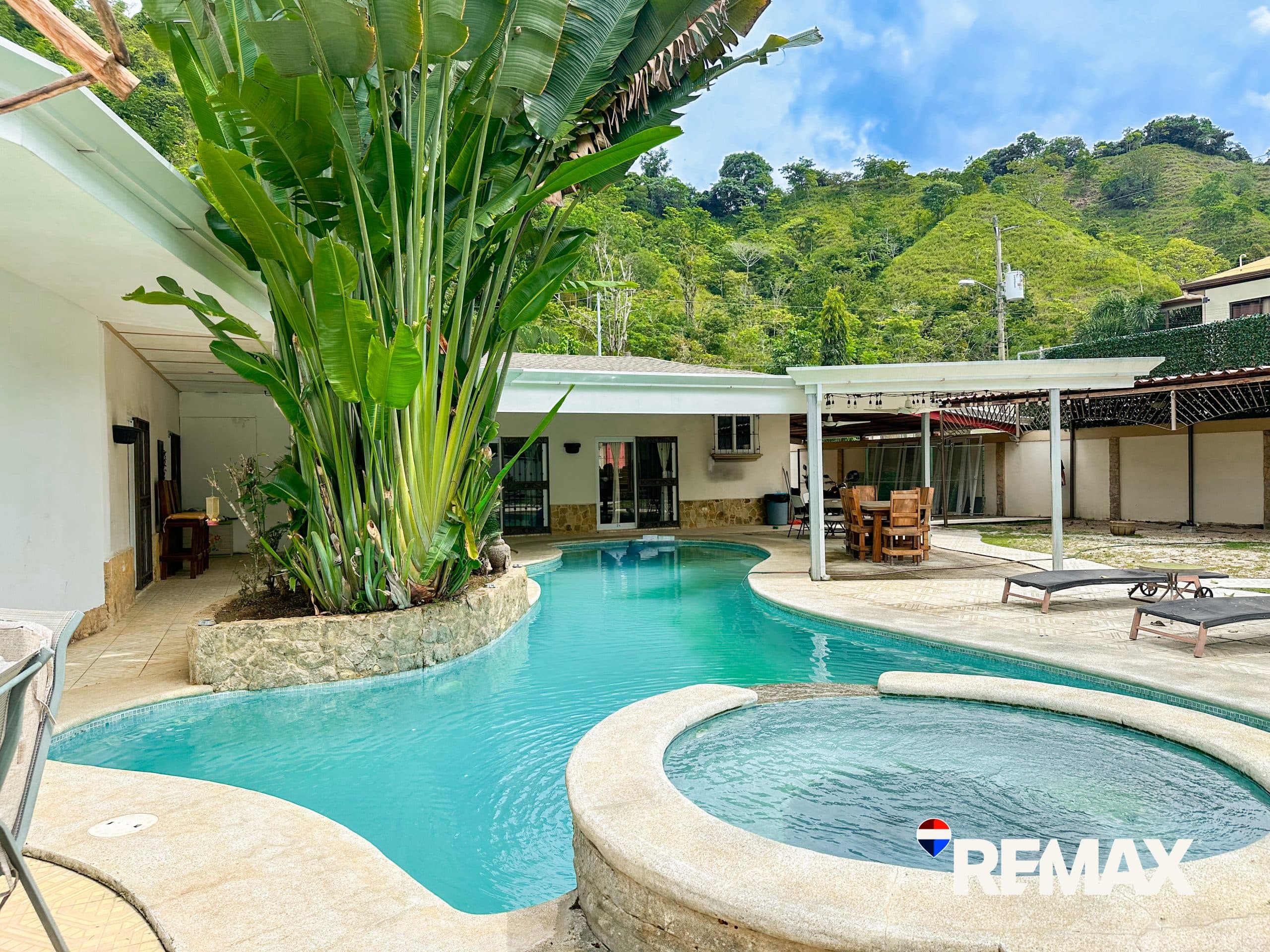 Vacation Oasis Villa | 6 Bedrooms | 2 Guest Houses