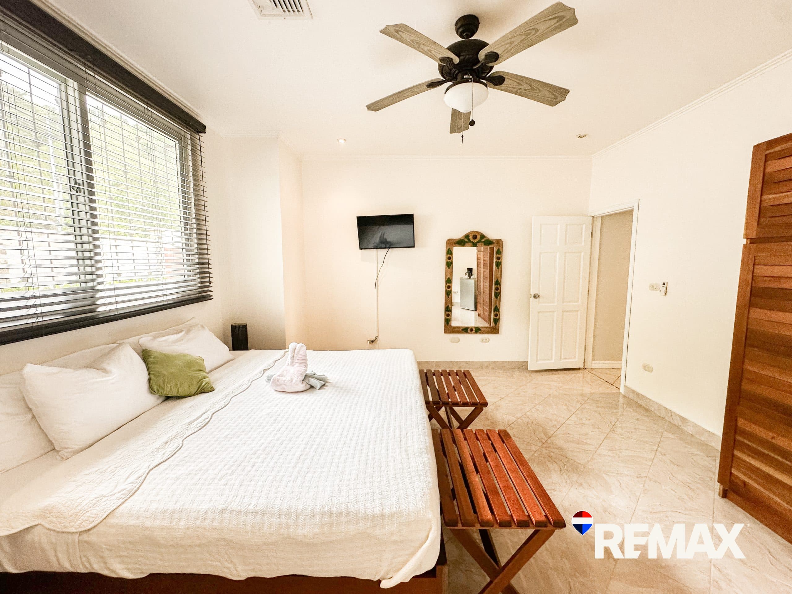 Vacation Oasis Villa | 6 Bedrooms | 2 Guest Houses, photo 10
