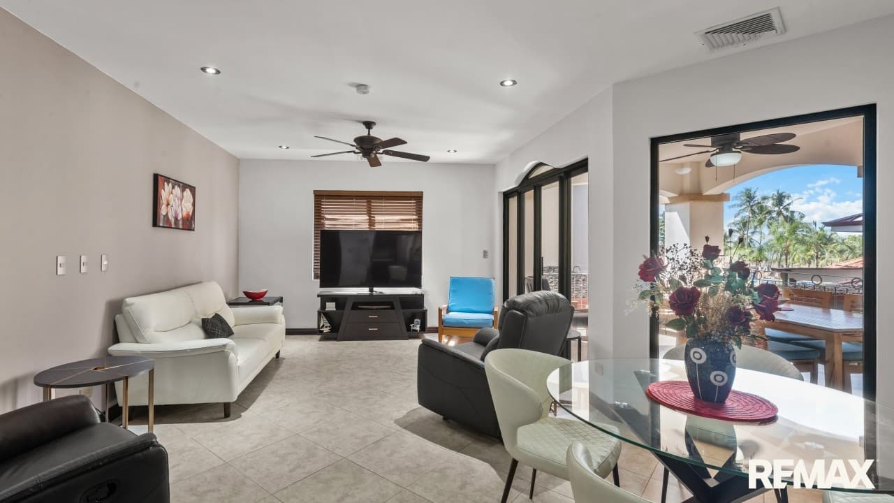 Oceanfront Luxury Living at Tres Regalos 203N, photo 6