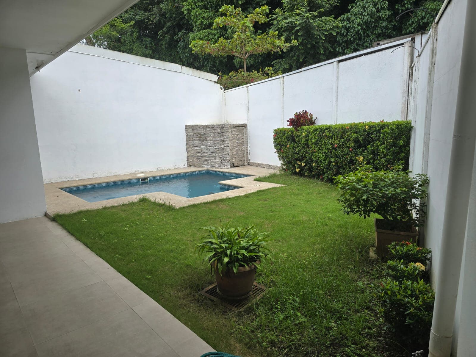 Herradura Beach Tropical Retreat Three-Bedroom House, photo 7