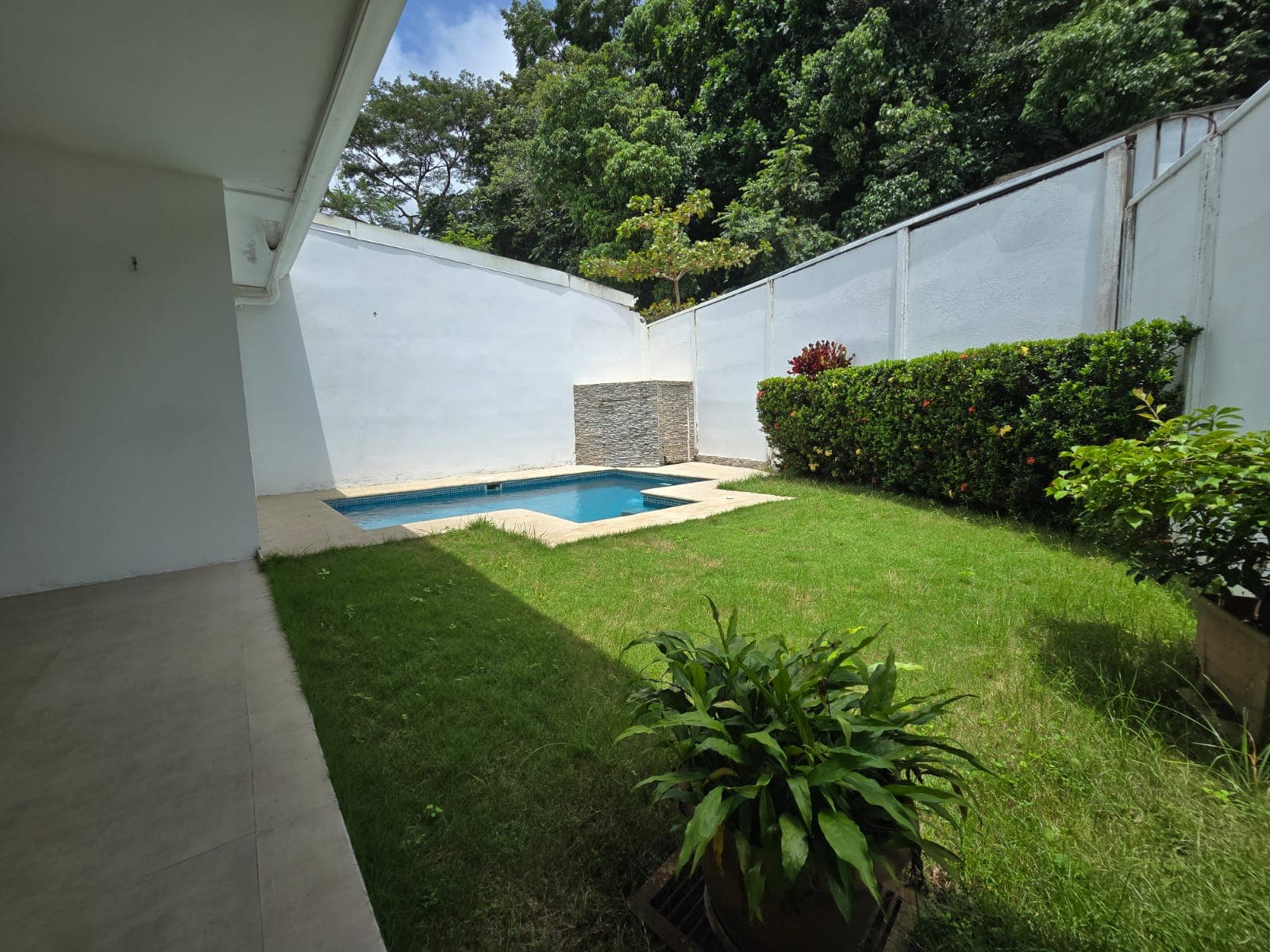 Herradura Beach Tropical Retreat Three-Bedroom House, photo 16