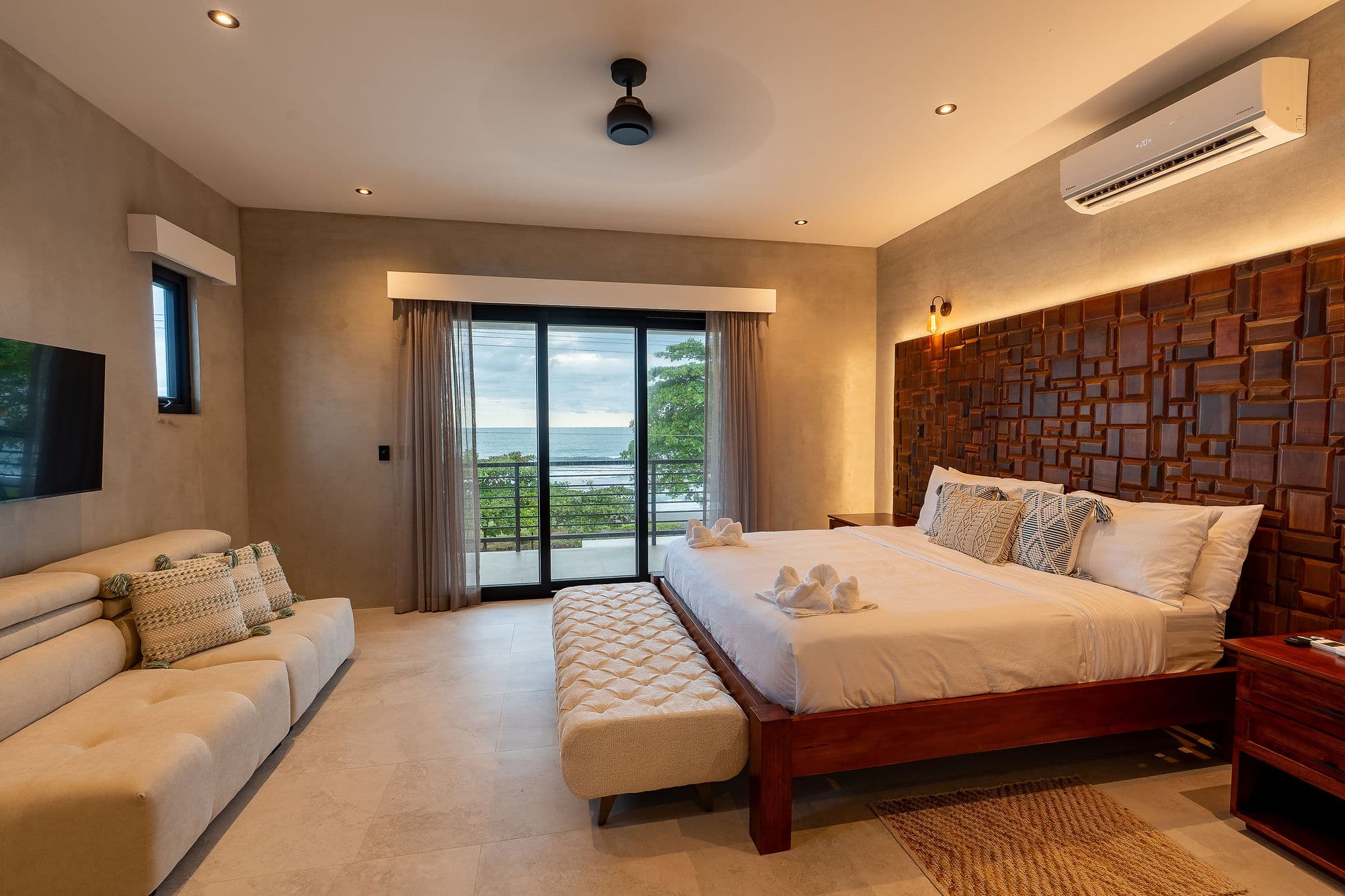 Oceanfront Luxury Home, photo 13