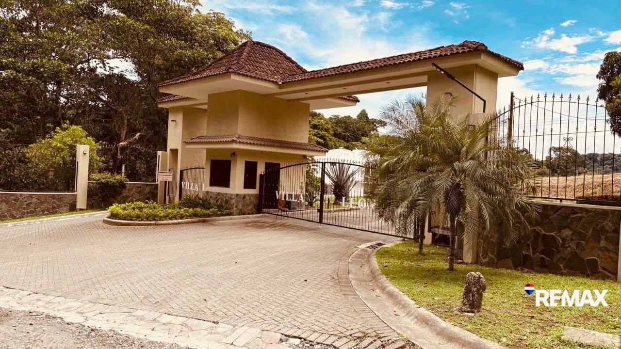 Gated building lots, photo 2