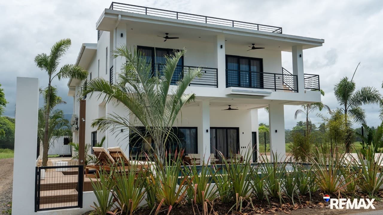 Oceanfront Luxury Home, photo 22