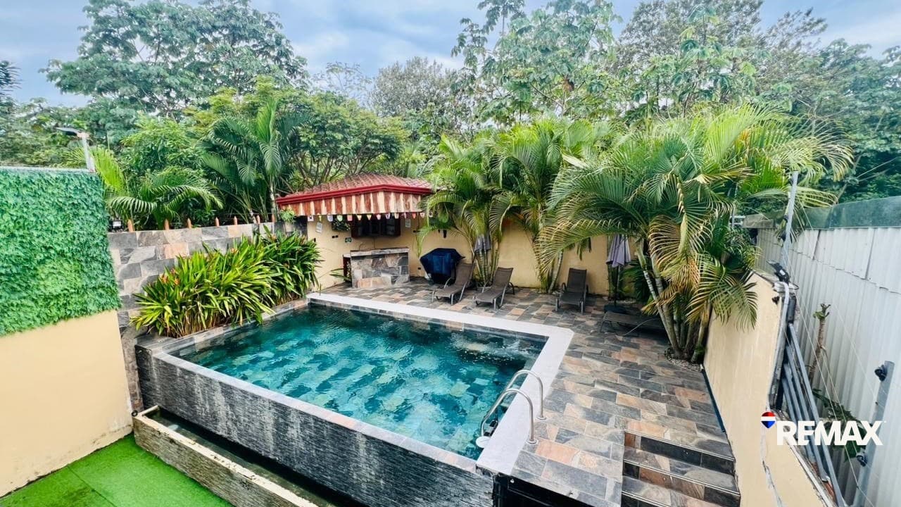 Spacious Tropical Beach Home, photo 24