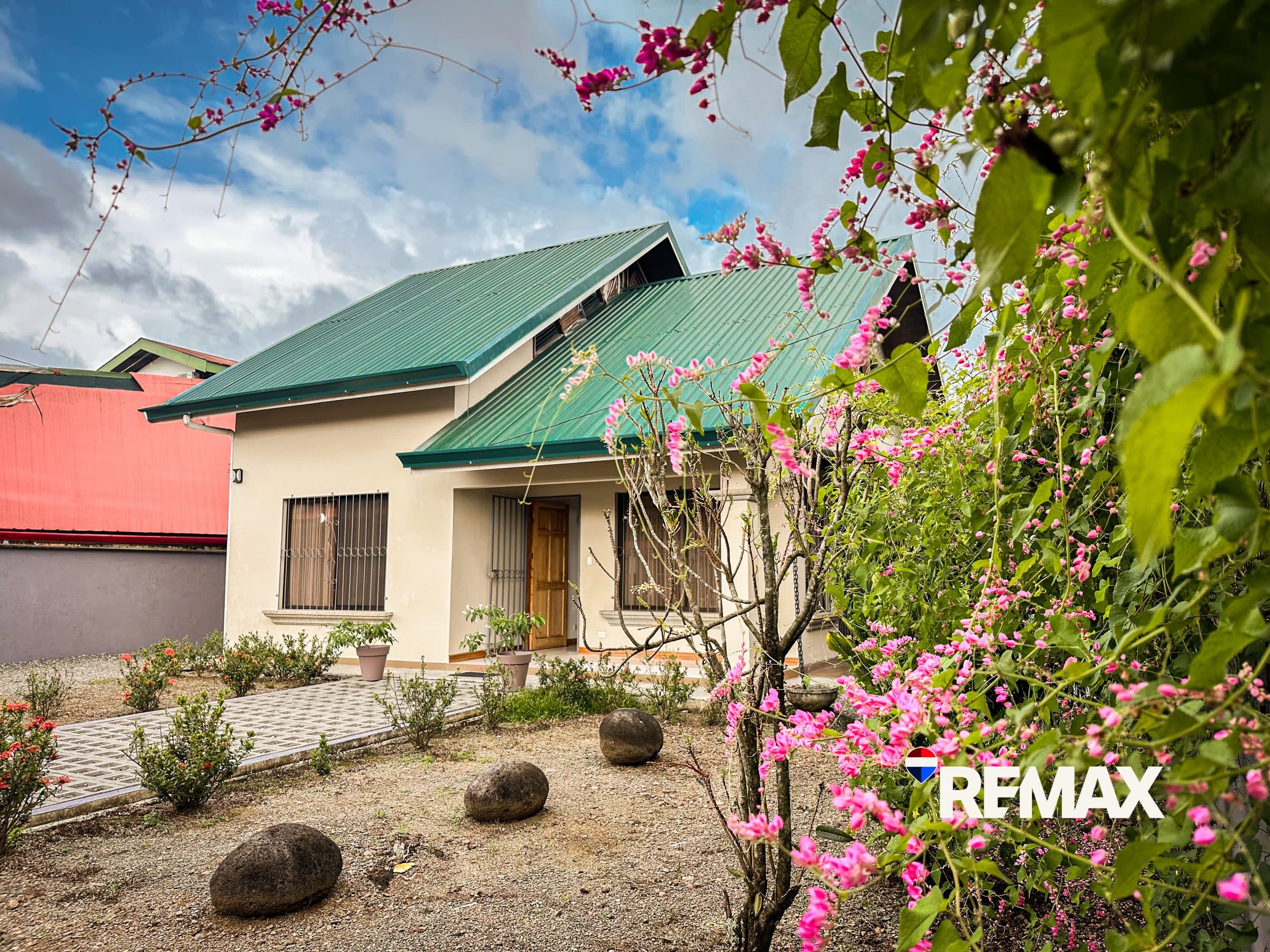 Renovated Home Jaco – 3 Bedrooms