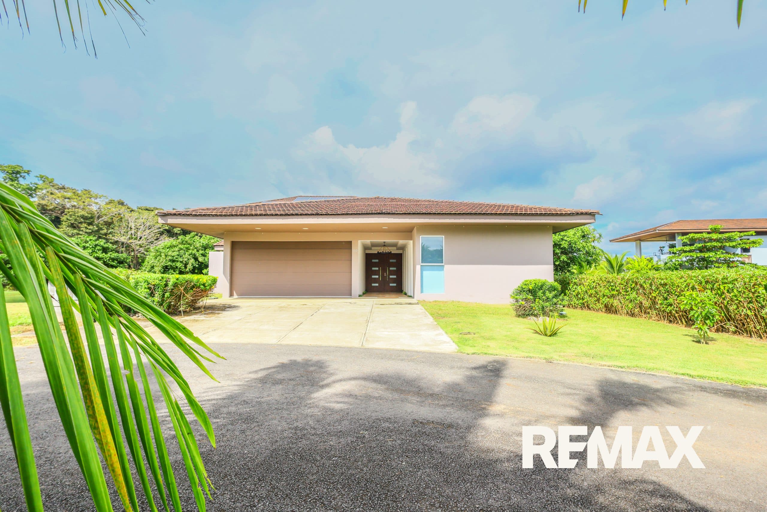 Luxury Lakeside Villa | Exclusive Beachside Community, photo 2