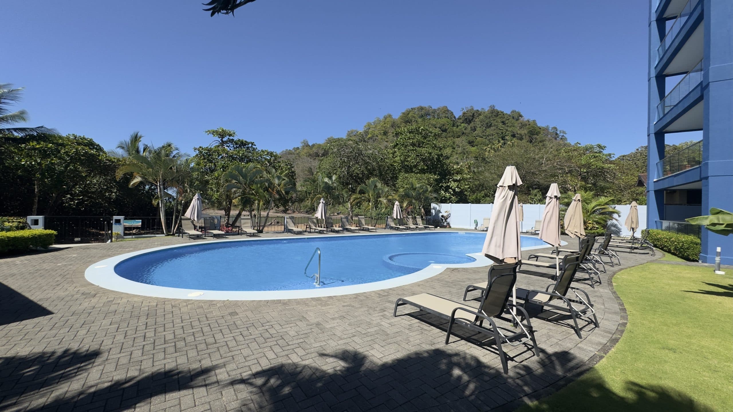 Prime Oceanfront Condo in Jacó Beach, photo 2