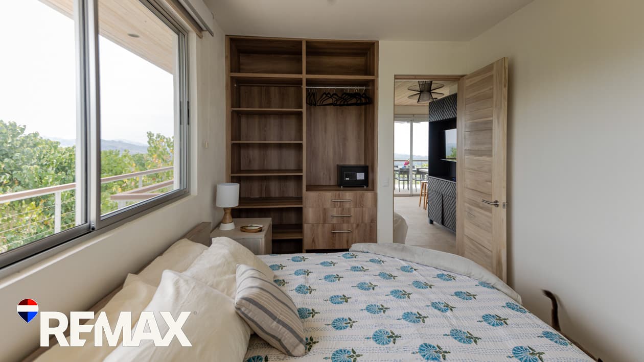 Two Luxury Homes with Ocean Views | Prime Expansion Potential | Legal Well, photo 11