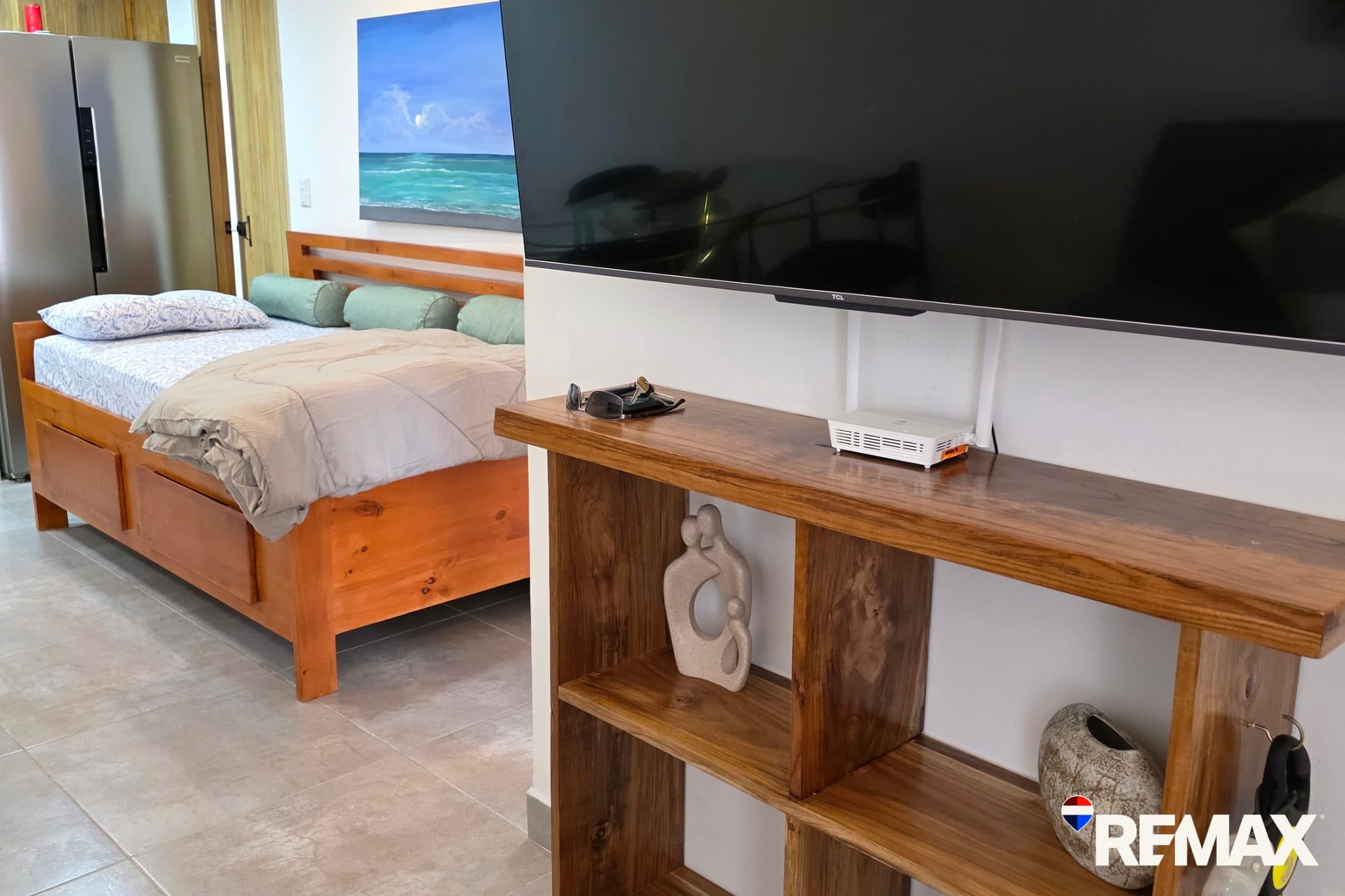 Pool front Tropical Condo | Fully Renovated | Walk to Beach, photo 10