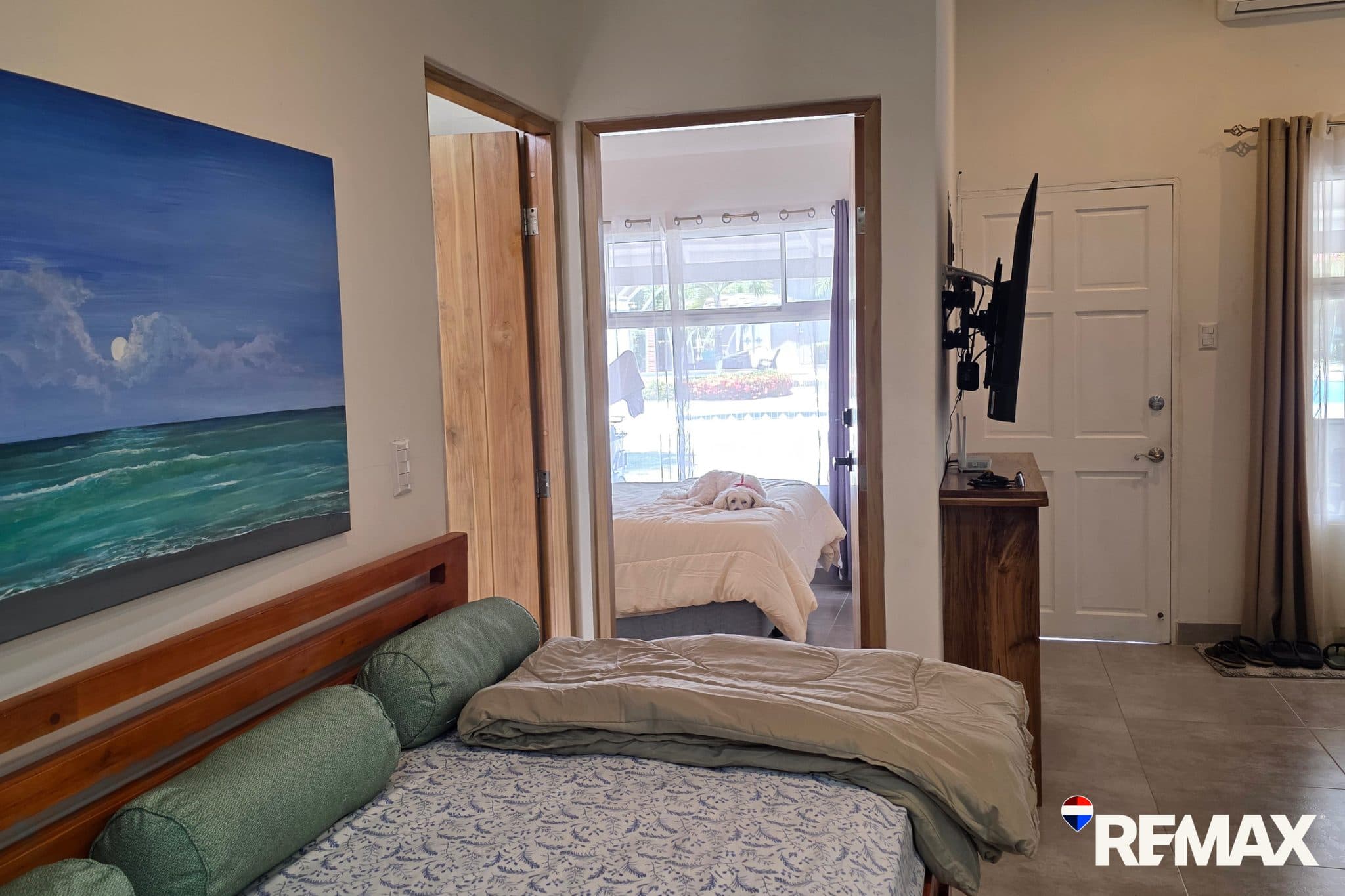 Pool front Tropical Condo | Fully Renovated | Walk to Beach, photo 11