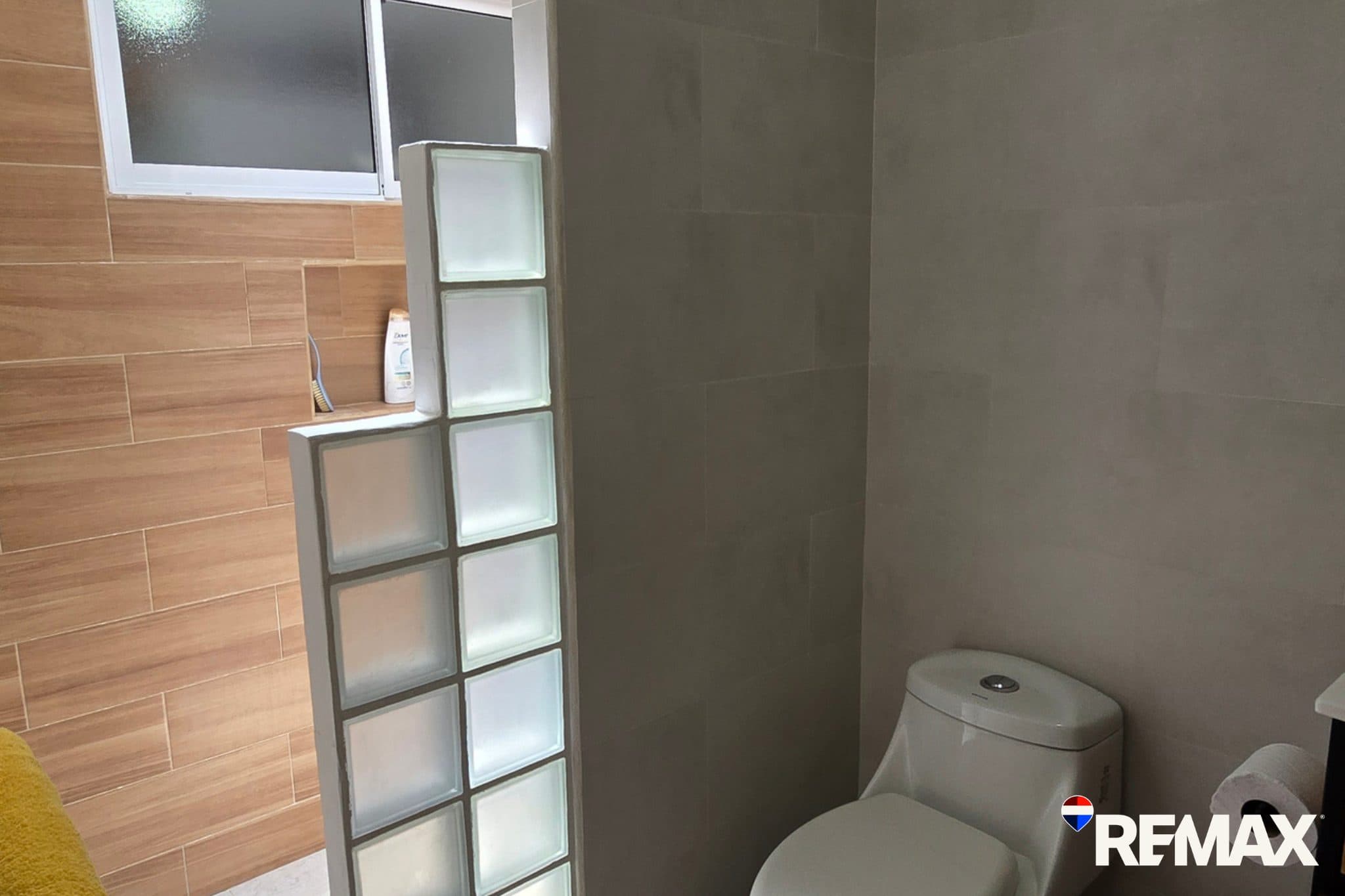 Pool front Tropical Condo | Fully Renovated | Walk to Beach, photo 12