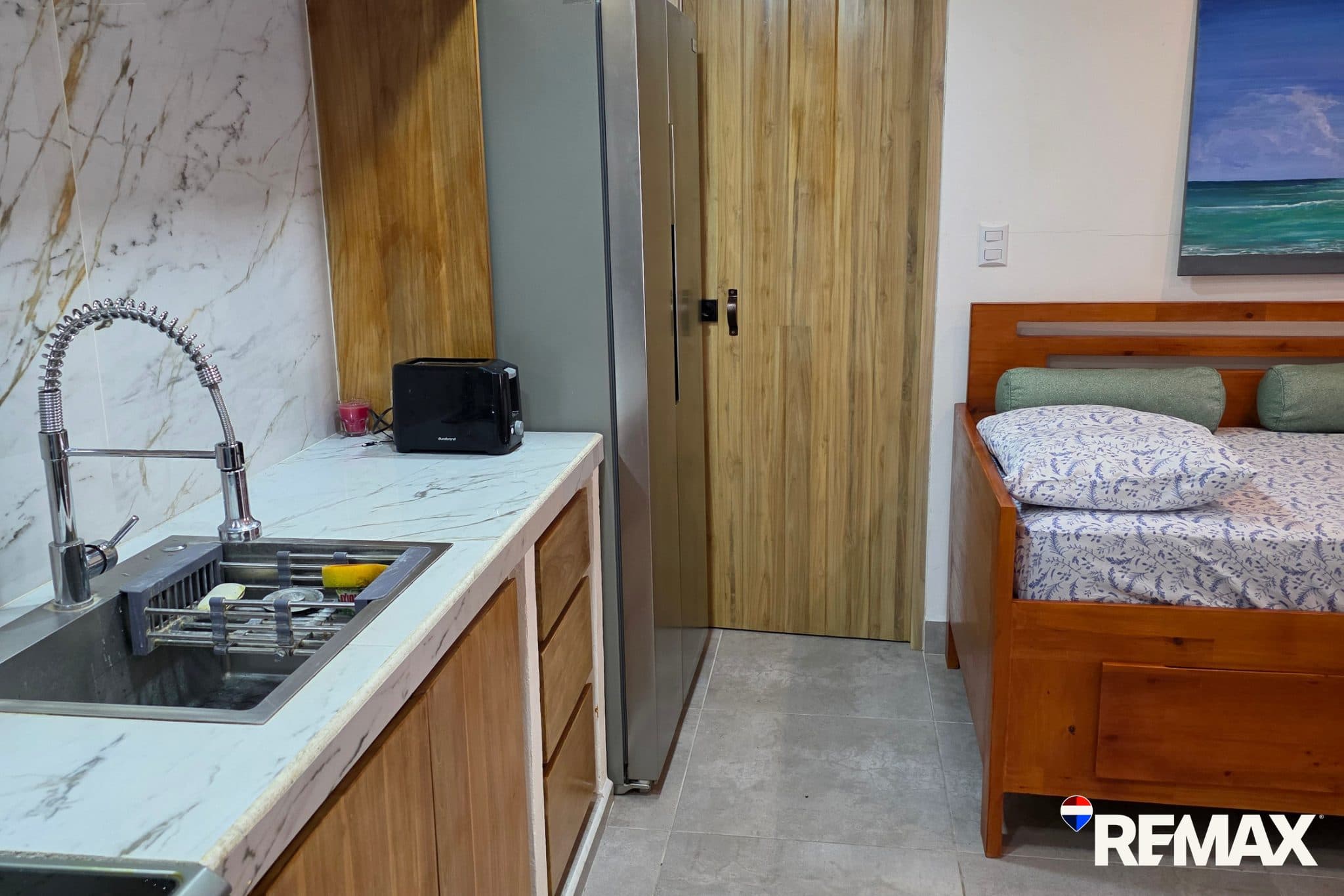Pool front Tropical Condo | Fully Renovated | Walk to Beach, photo 13
