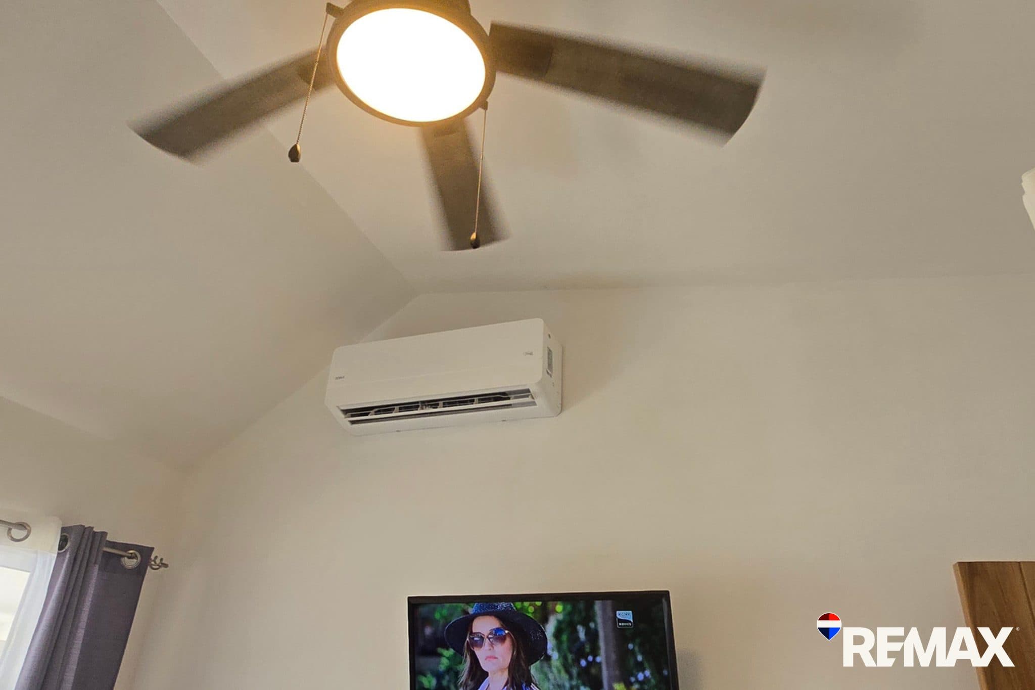 Pool front Tropical Condo | Fully Renovated | Walk to Beach, photo 15