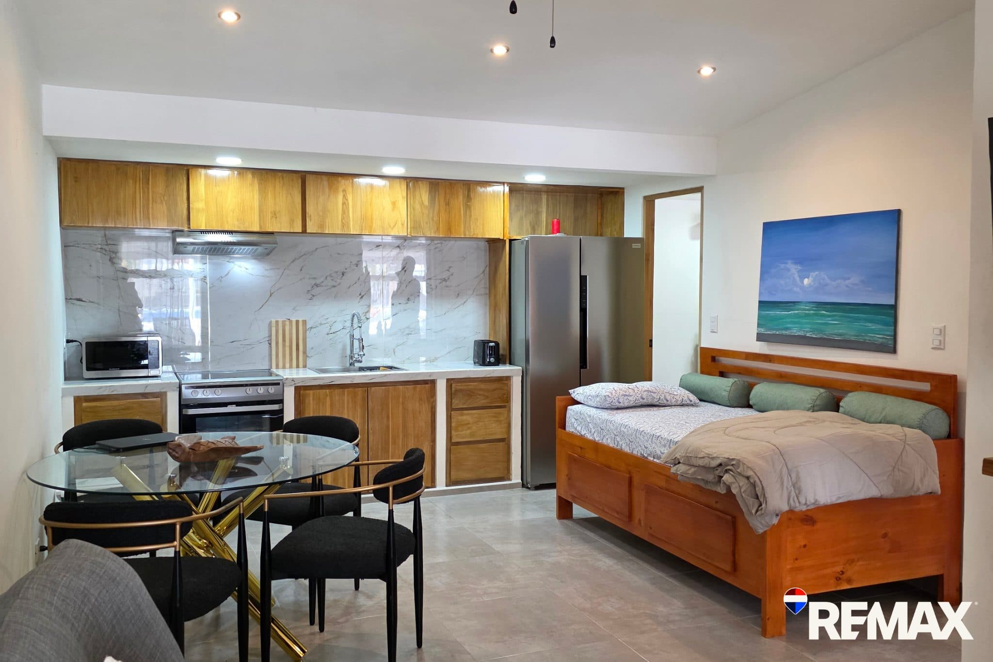 Pool front Tropical Condo | Fully Renovated | Walk to Beach, photo 16