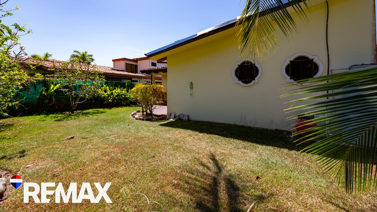 23 Costa del Sol | Near the Pool | Priced to Sell, photo 2