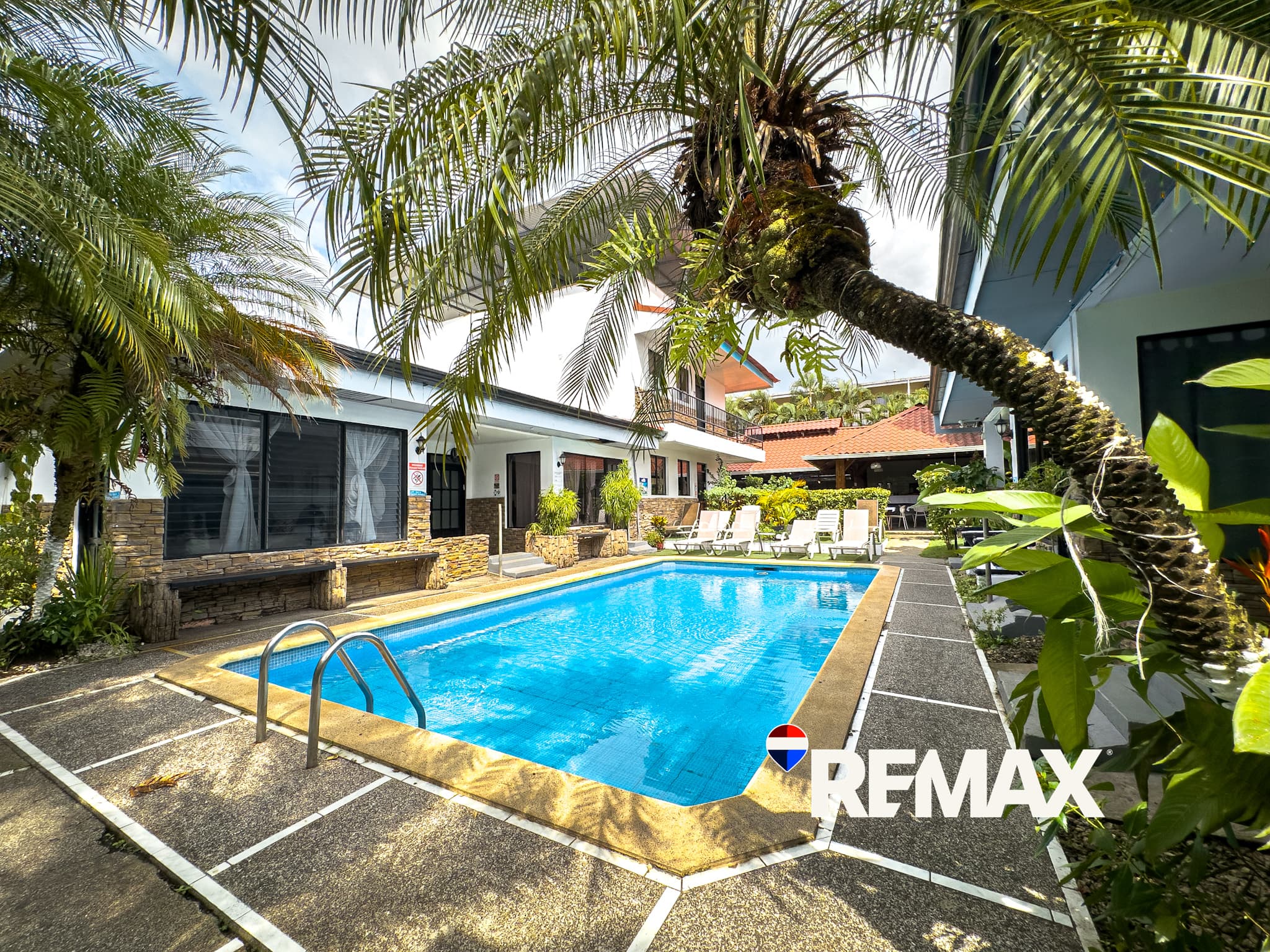 Beachside Hotel for Sale | Jaco Center