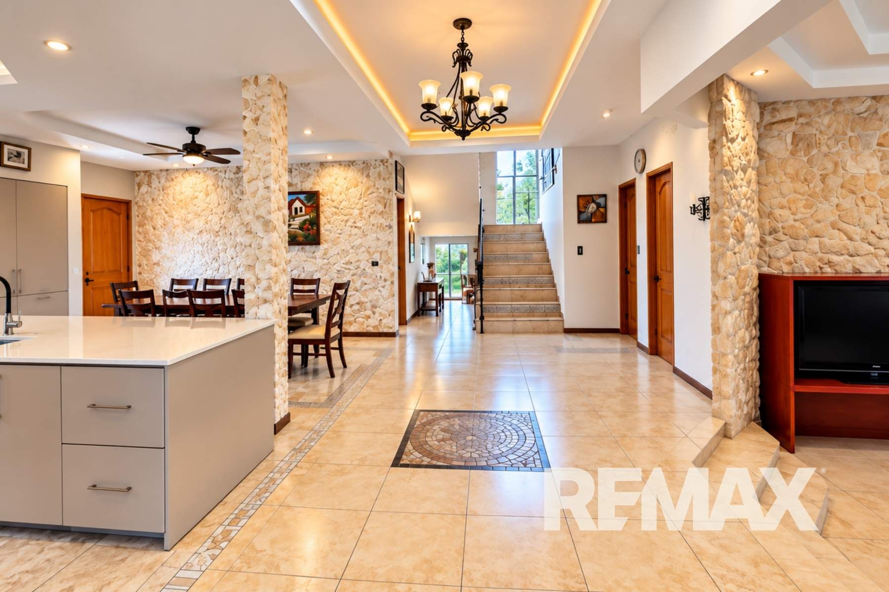 Spacious Tropical Home With Pool, photo 95