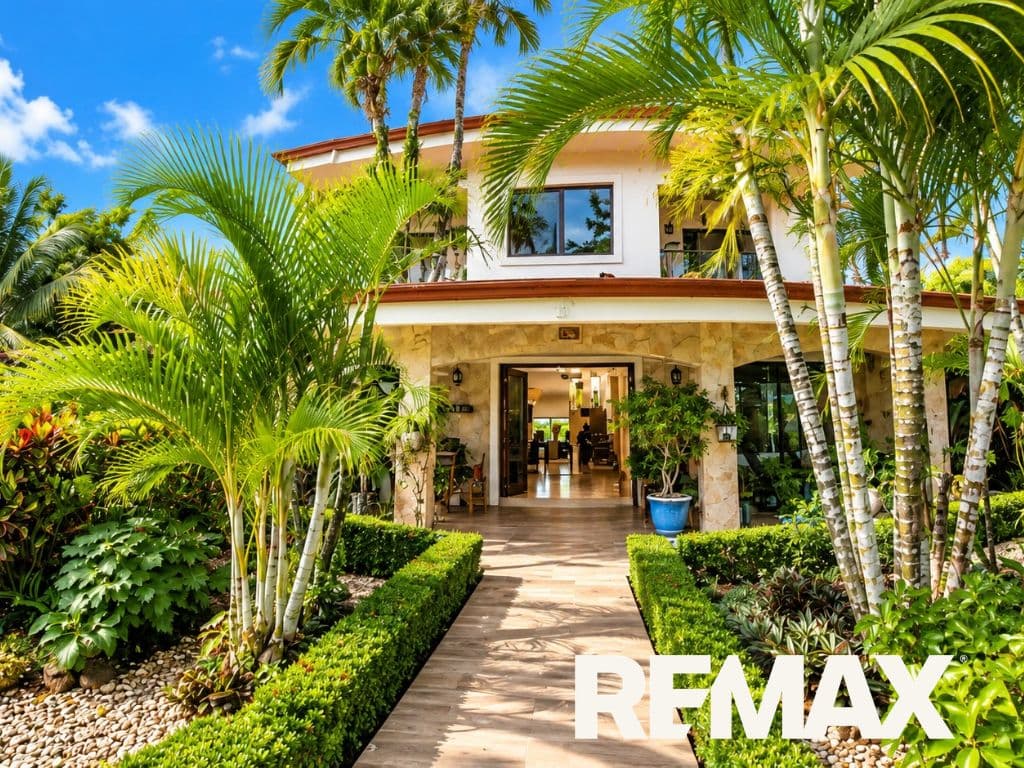 Spacious Tropical Home With Pool, photo 114