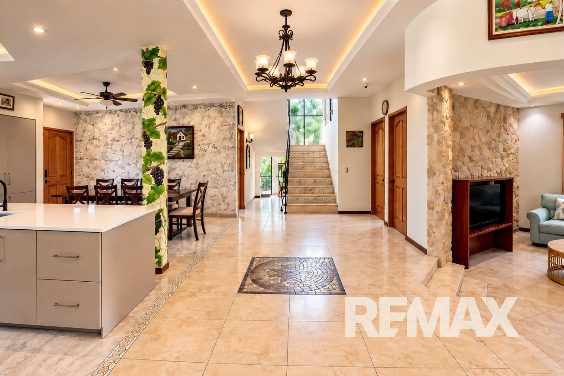 Spacious Tropical Home With Pool, photo 109
