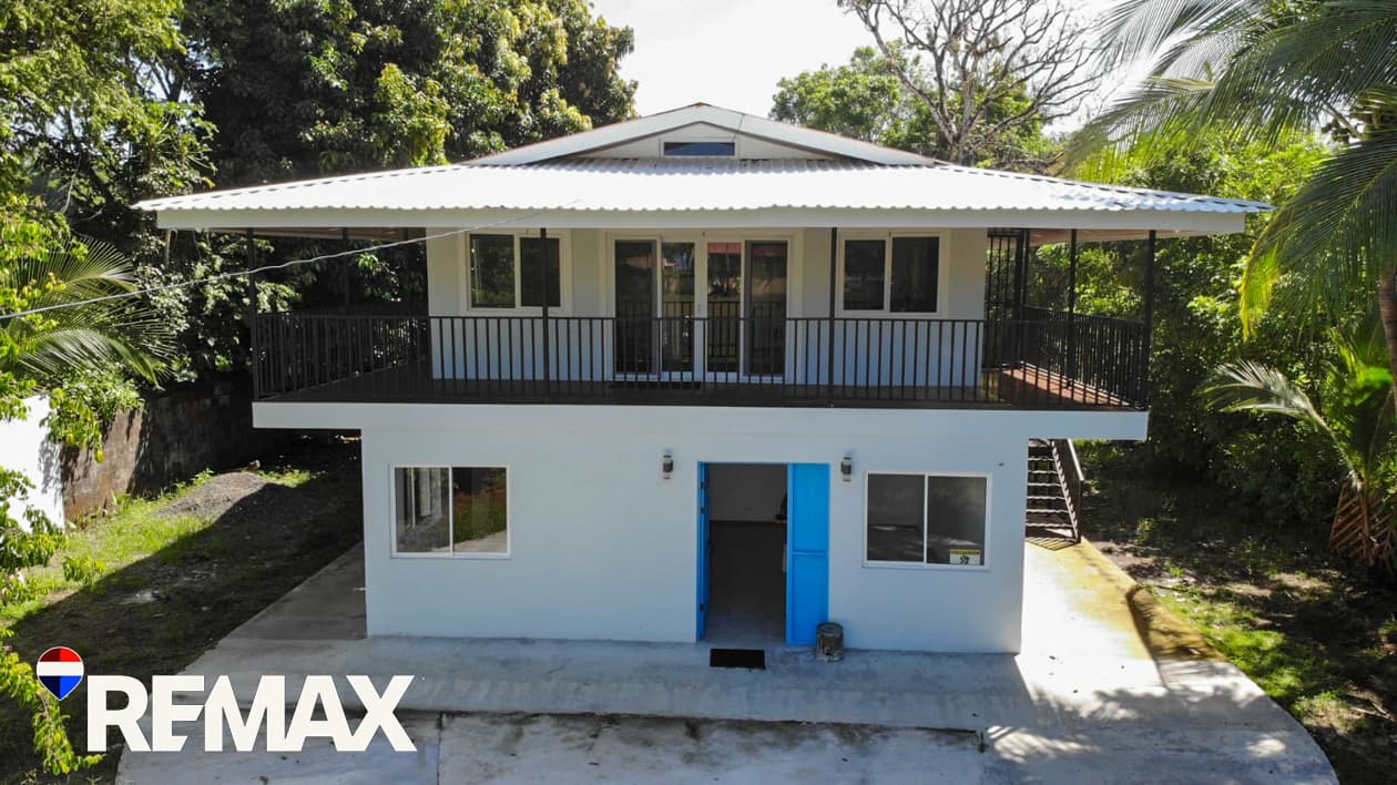 Titled Beach House | 6 bedrooms | Walk to the Beach, photo 2