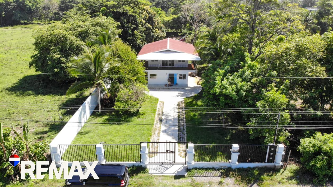 Titled Beach House | 6 bedrooms | Walk to the Beach