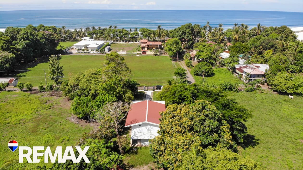 Titled Beach House | 6 bedrooms | Walk to the Beach, photo 6