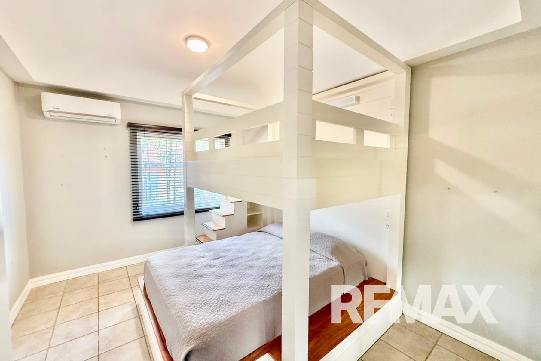 Las Nubes Gated Family Home, photo 21