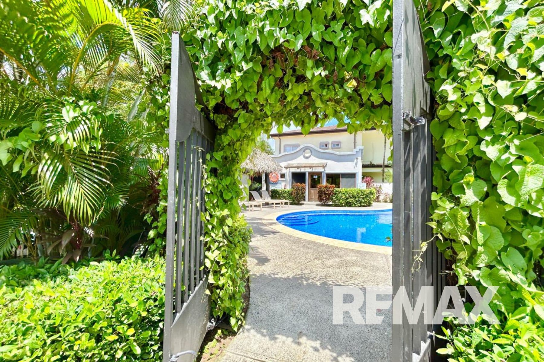 Las Nubes Gated Family Home, photo 26