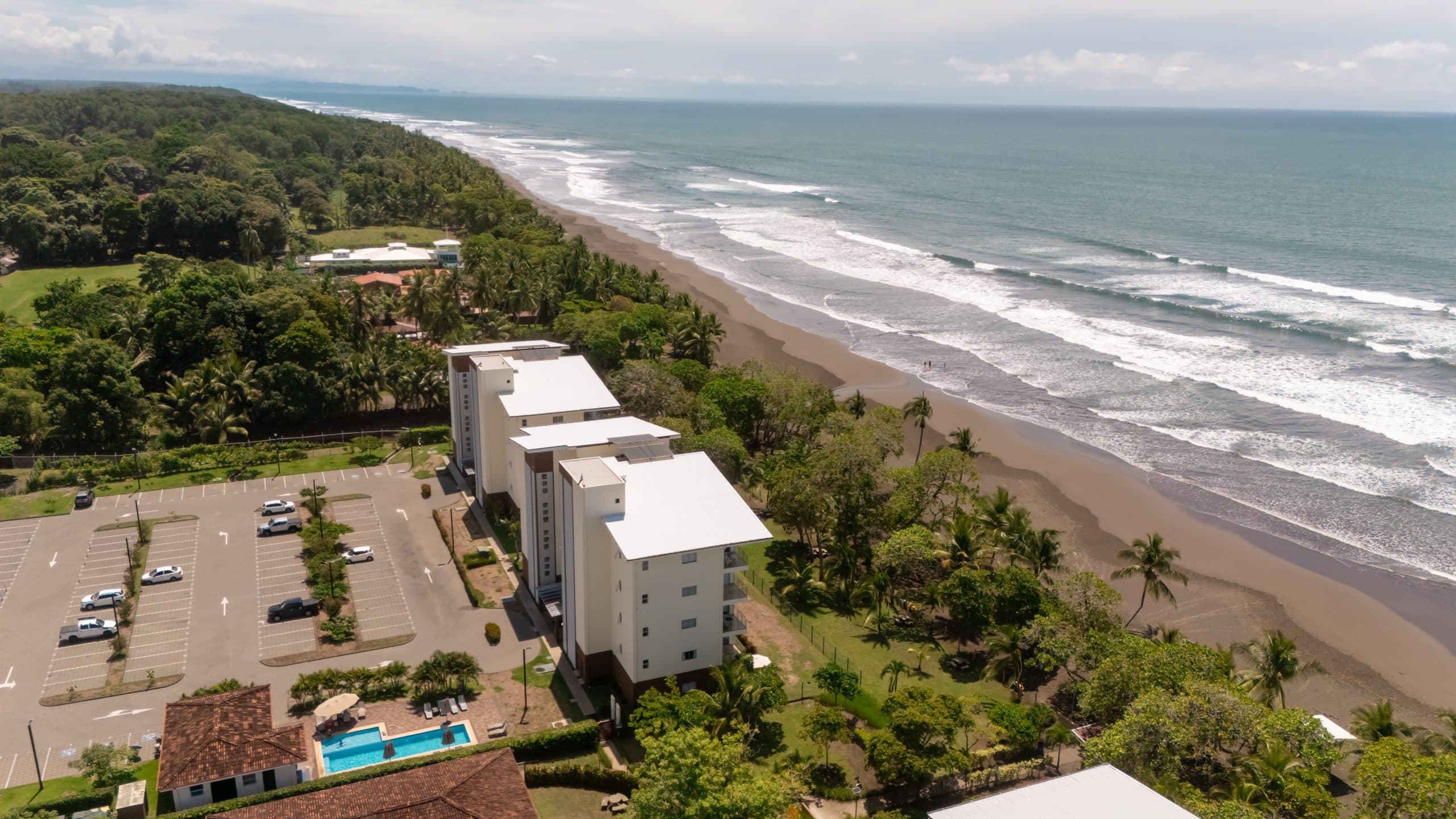 2 Bedroom Oceanfront Condo/Condominio de 2 Habitaciones Frente al Mar