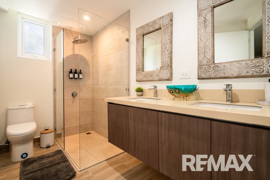 Pacific Point 10th floor 3 Bed w/lock-off, photo 23