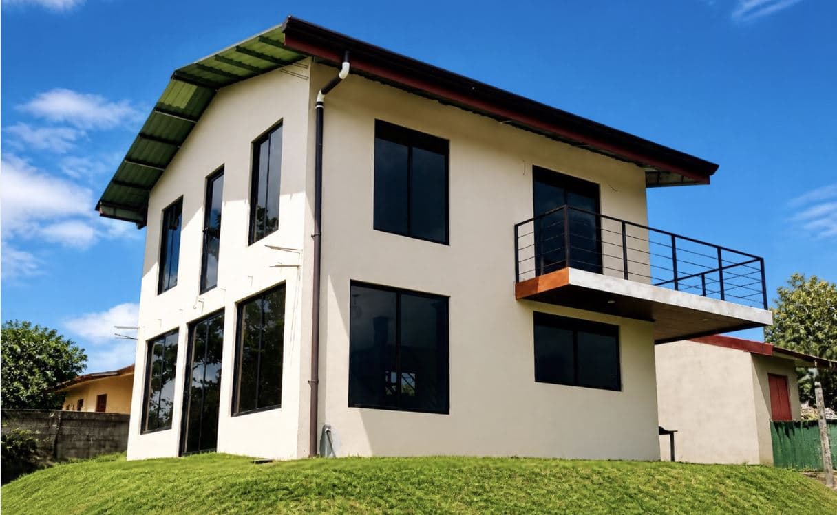 Modern New Build Overlooking Lake Arenal - Walkable to Downtown Nuevo Arenal