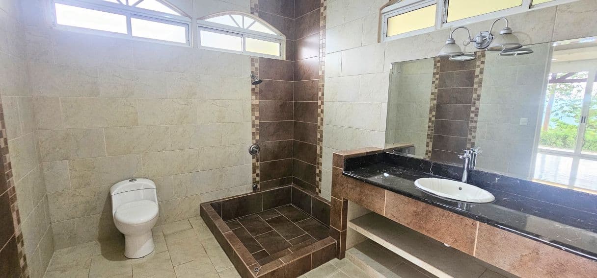 Spacious Family Home with Arenal Volcano Views in Florencia, photo 16